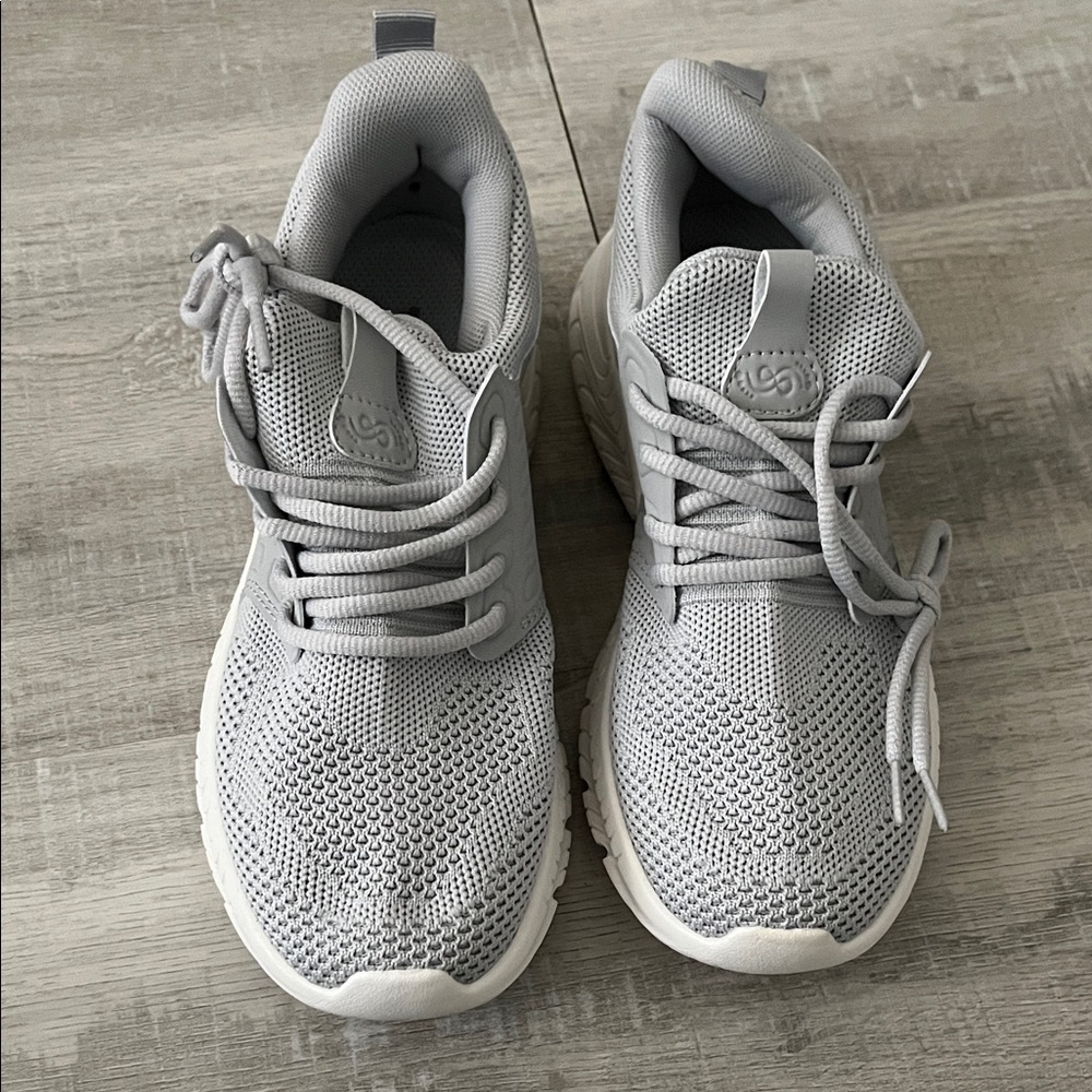 Footfurther Women's Walking Shoes, Back Pain Relive.
✨Sz 6

✨Brand New.